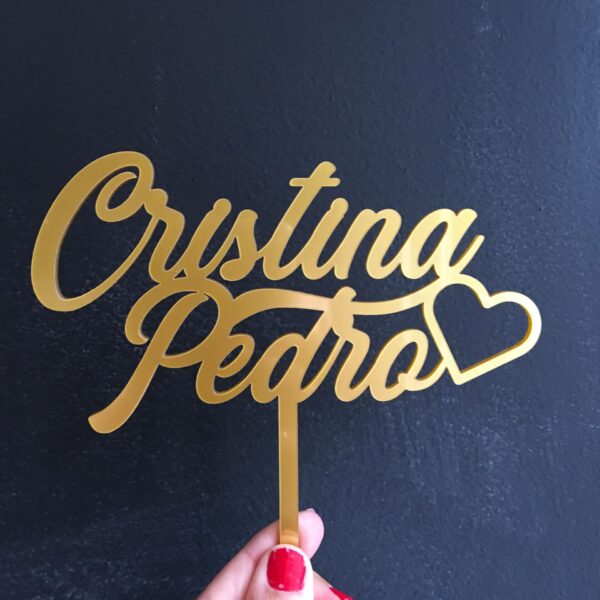 Topper metacrilato 2 líneas nombres y corazón 15 cm