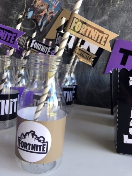 botellita con etiqueta fortnite