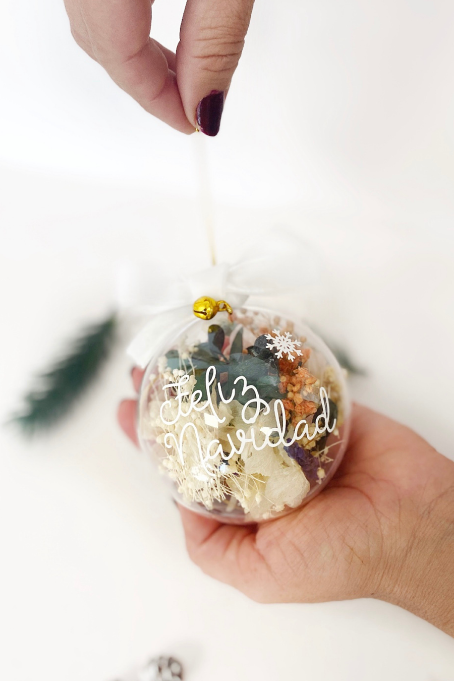 bola de navidad rellena de flores preservadas paniculata para regalar
