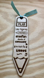 Marcapáginas de madera personalizado